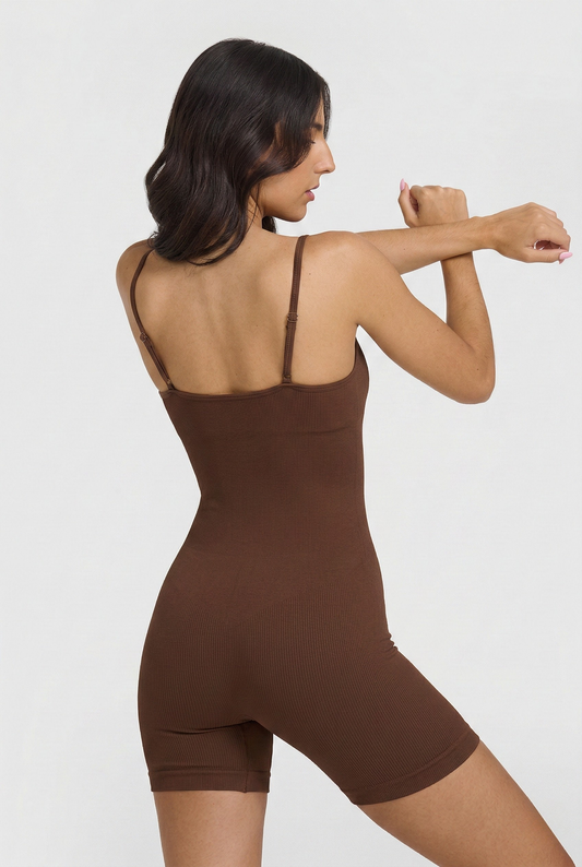 Macaquinho Sculpt Bela - Marrom